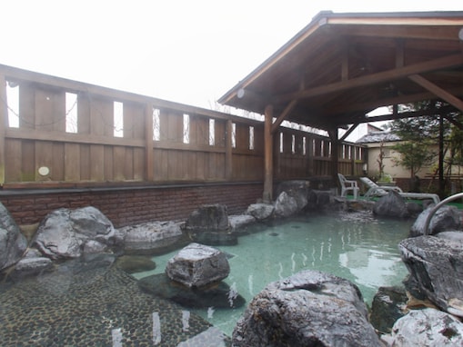 【山形県の人気スーパー銭湯】「極楽湯グループ 鷹山の湯」は多彩なお風呂が魅力的な施設。露天風呂や遠赤外線高温サウナでリラックス