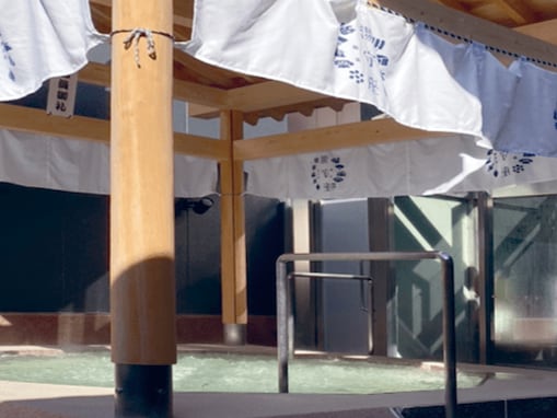 【三重県の人気スーパー銭湯】「天然温泉 おふろcafé 湯守座」は1日中ゆったりくつろげる施設。お風呂のほか食事、観劇、宿泊など設備充実