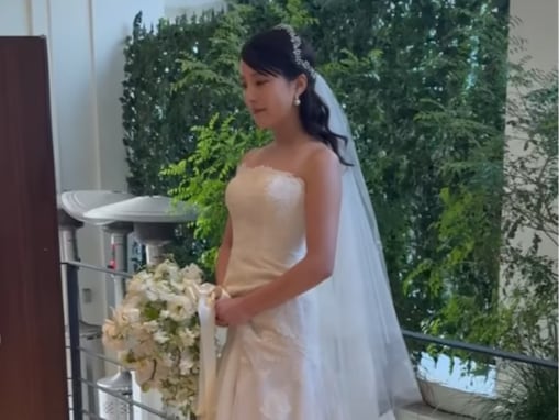 「遂に本物を」川島海荷、結婚式ショット公開！ 純白のドレス姿「緊張が伝わってきます」「美しすぎる」