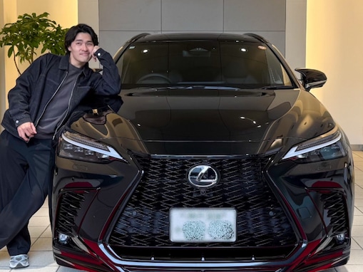 「全てを持つ男」人気YouTuber、超高級車の“納車”を報告！ 「なんか赤いのかっこいいな」「カッケェ、、、」