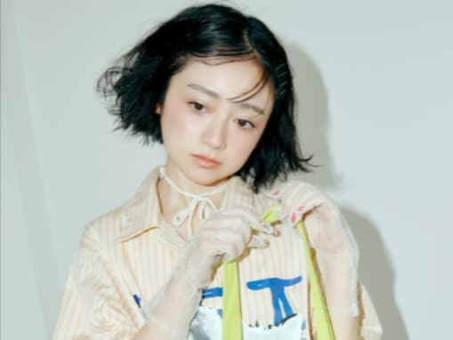 「なんというバブみ」安達祐実、若々し過ぎるモデルショットに反響！ 「どんどん若返っていくって」