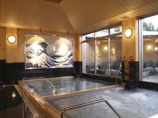 【佐賀県の人気日帰り温泉】「北方温泉四季の里 七彩の湯」は自家源泉の美肌の湯と家族風呂・よもぎ蒸しが揃う施設