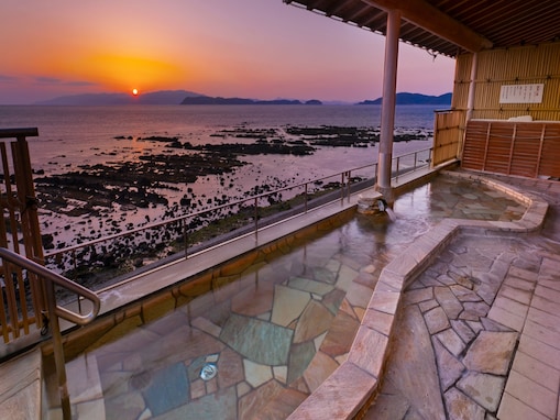 【楽天トラベル売れ筋1位】和歌山県「和歌山加太温泉 シーサイドホテル加太海月」は紀淡海峡を望む絶景オーシャンビューの宿【5月30日】