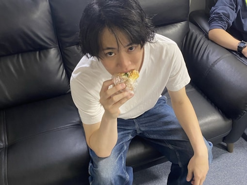 「まんげきの田中圭」“39歳妻子持ち”芸人、無加工ショットがイケメン過ぎると話題「爽やか男前やな」