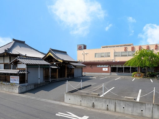 【埼玉県の人気日帰り温泉】「百観音温泉」は5つ星評価の源泉かけ流し強塩温泉と高濃度炭酸泉が揃う施設。露天風呂でリラックス