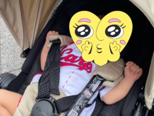 「手脚長い!!」アンガ田中、広島ユニフォーム姿の息子を公開「大きくなられた」「高身長のイケメン君に」