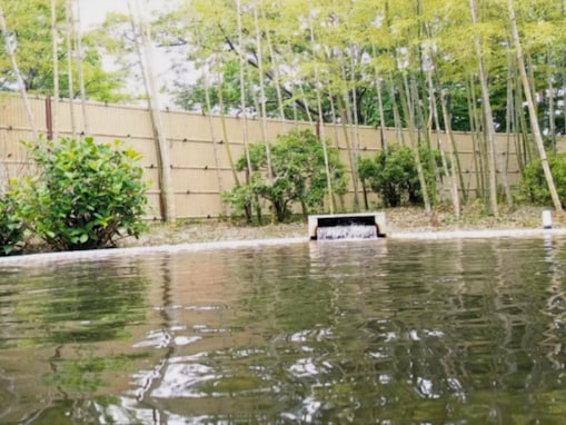 【山梨県の人気日帰り温泉】「やまなみの湯」は広大な公園に隣接した大型日帰り温泉施設。自慢の11種類のお風呂でリラックス