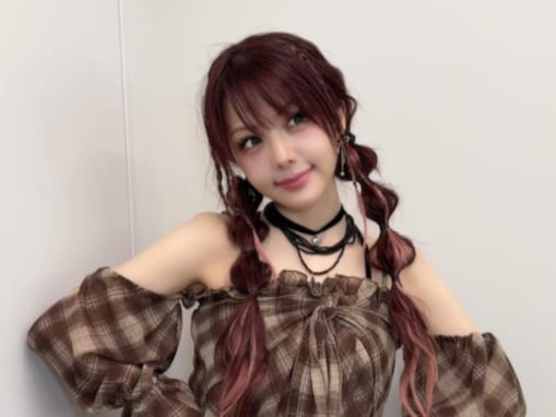 「衣装がエグい」田中れいな、美脚ショット公開！ 「すっごいかわいいママ」「全身ありがたき幸せ」