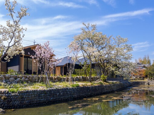 【榊原温泉の人気ホテル】「AUBERGE YUSURA」は一日五組限定のヴィラで名湯と美食を味わう宿