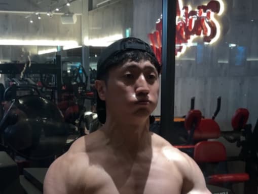 「まじでえぐい。。」コロチキ西野、ムキムキの肉体に賛否？ 「なんかバランスがすげえ」「おかしい」