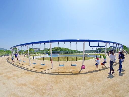 【福岡県】入場無料あり、大人150円も！ 森の大型アスレチックや複合アウトドア施設…1日遊べる公園3選