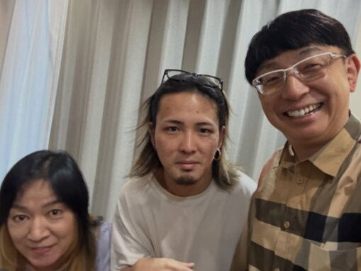 ジャガー横田の医者夫、イケメン息子との家族ショット公開「甘えるジャガーさんほんとに可愛く愛くるしい」