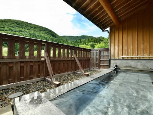 【新潟県の人気日帰り温泉】「てまりの湯」は本格温泉がワンコインで楽しめる施設。昭和レトロなサウナと天然水風呂でリラックス