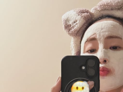 「ザ・デストロイヤーかと思いました」大沢あかね、パック中の姿に反響「お肌ツルツルになりそうー！」