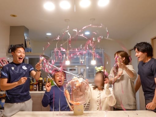 「家族に性別発表したら」夫婦YouTuber、赤ちゃんの性別発表が“ほぼお祭り”に！ 「こんなに盛り上がる」