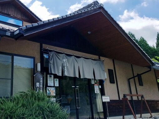 【兵庫県の人気日帰り温泉】「黒川温泉」は大自然に囲まれた秘湯施設。アルカリ性単純温泉でリラックス