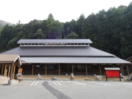 【兵庫県の人気日帰り温泉】「天然かさがた温泉せせらぎの湯」は笠形山のふところの自家源泉と低温風呂が自慢の施設