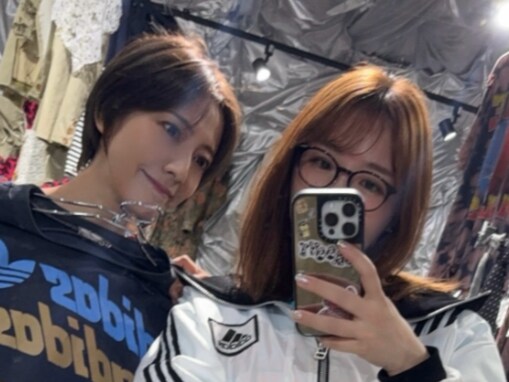「若いまま」篠崎愛、友人とのプライベートショット公開！ 「何繋がりなのか気になる」「綺麗すぎる」
