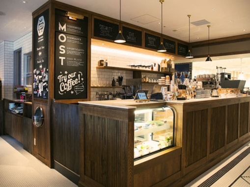 【仙台駅周辺の人気カフェ】「THE MOST COFFEE 仙台PARCO2」は仙台駅直結の自社焙煎スペシャルティコーヒーの店。NYスタイルの空間でリラックス