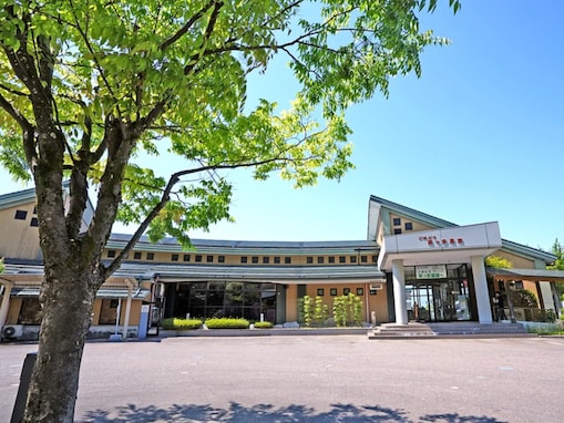 【新潟県の人気日帰り温泉】「ごまどう湯っ多里館」は越後平野を一望する展望露天風呂と2種の浴場が1日自由に使える施設