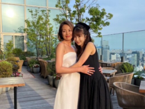 「え？これアップしてヘーキです？」ほしのあき、美女とのツーショット公開！ 「とても若く見えます」
