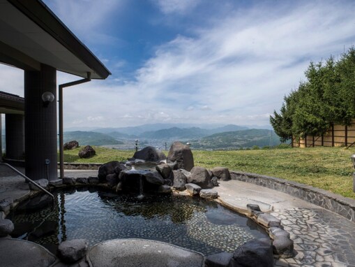 【長野県の人気日帰り温泉】「湯楽里館」は巨峰畑の真ん中で絶景を楽しめる施設。充実した温泉設備でリラックス