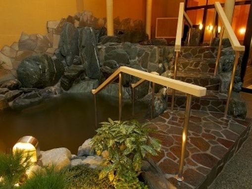 【静岡県の人気スーパー銭湯】「極楽湯 三島店」は多彩なお風呂が自慢の施設。富士山を望む天然温泉でリラックス