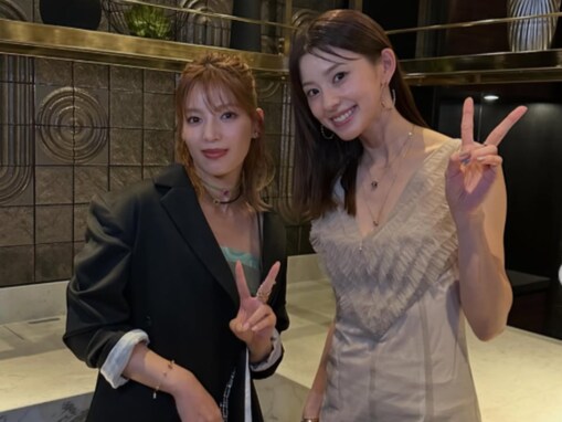 「チアダンコンビらぶ〜」朝比奈彩＆石井杏奈、美女ショットに反響！ 「可愛すぎるツーショット」