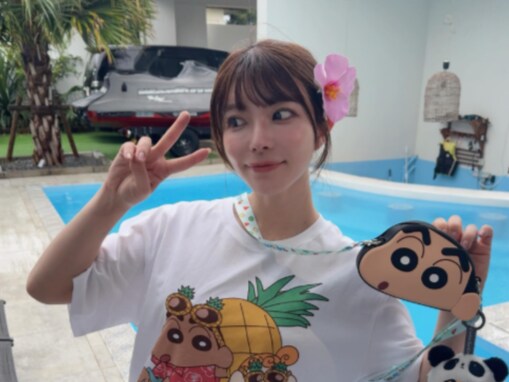「超カワイイ」上原亜衣、タトゥー＆美脚際立つ慰安旅行ショット公開！ 「一緒に過ごしたいなぁ～」