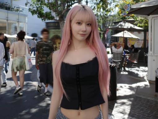 「かわいすぎかよ」宮脇咲良、アリアナ・グランデのライブ鑑賞！ へそ出しコーデ披露「まじで天使です」