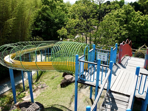 【福岡県】3公園すべて入園無料！ 全長90mすべり台、花と噴水の丘公園……家族で行きたい大型公園3選