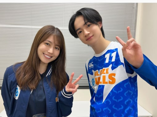 「架純ちゃんの包容」越山敬達、有村架純とのツーショットに反響「立派になって」「お姉ちゃんみたい」