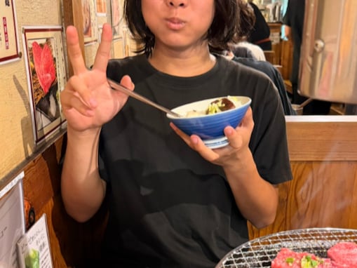 「髪長いの推せる」アルピー平子、長男と“接待焼肉”へ！ 「そっくり」「手のデカさに血を感じる」