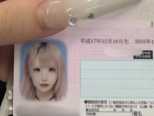 「15でこの完成度、、、っ！？」アイドル、証明写真比較ショットに反響「美少女」「かわいくて涙出る」