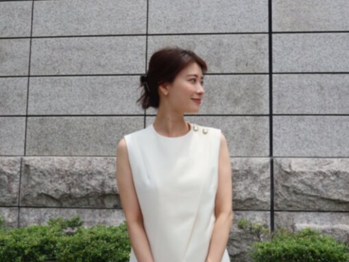 「寝癖を直せないまま外出」郡司恭子、“誤魔化し”コーデ公開「寝グセとはとでも思えない」「清楚で可愛すぎ」