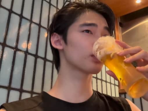 「めっちゃハンサム」冨永愛の息子・章胤、仕事終わりにビールを飲む姿！ 「CMのオファー来るんじゃない」