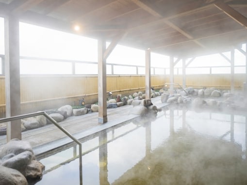 【北海道の人気日帰り温泉】「新千歳空港温泉」は空港内で23時間営業している施設。美人の湯と充実のサウナでリラックス