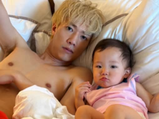 「伊東純也選手にみえた」人気YouTuber、息子との親子ショットに反響「イケメンや」「パパに似てきたね」
