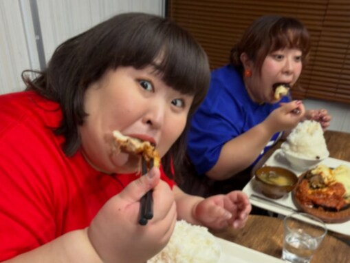 「2人とも頼もしい」餅田コシヒカリ、女性芸人と豪快な食べっぷり披露！ 「凄い」「めっちゃ美味しそう」