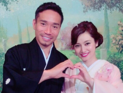 平愛梨、長友佑都との“丸9年”の結婚式記念日！ ウエディングフォト公開＆夫婦仲の秘訣も明かす
