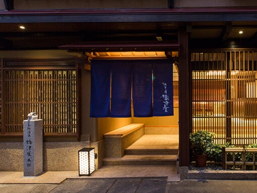 【三朝温泉の人気ホテル】「三朝温泉 木造りの宿 橋津屋」は多彩な湯処と旬の山海の幸が魅力