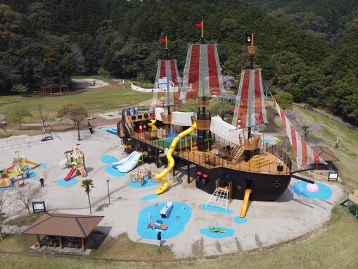 【福岡県】すべて入場無料！ 日本最大級の帆船遊具、太宰府天満宮そばのアスレチック…遊具が充実した公園3選