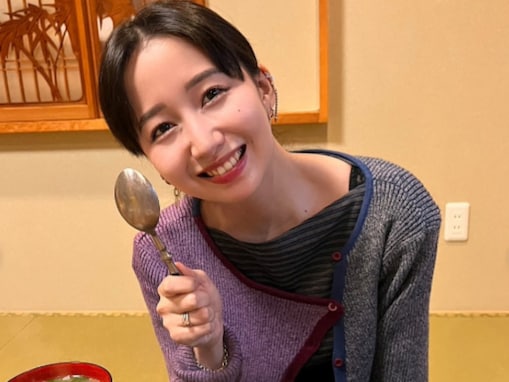 木村拓哉＆工藤静香の長女・Cocomi、デカ盛りカレーを食べる。美しいドレス姿とのギャップ際立つ
