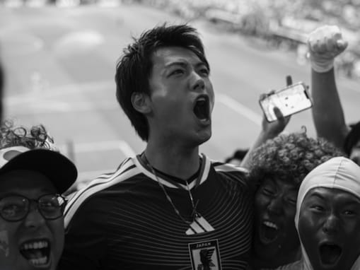 竹内涼真、“サポーターのみなさんと共闘”雄叫び上げる姿に反響！ 「絶対ブラジルに勝ちましょう！」