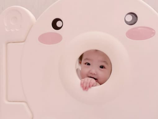 「萌萌…」辻希美、娘の顔がすっぽり！ ミスド「もっちゅりん」になりきった姿を披露。ぷにぷにほっぺ