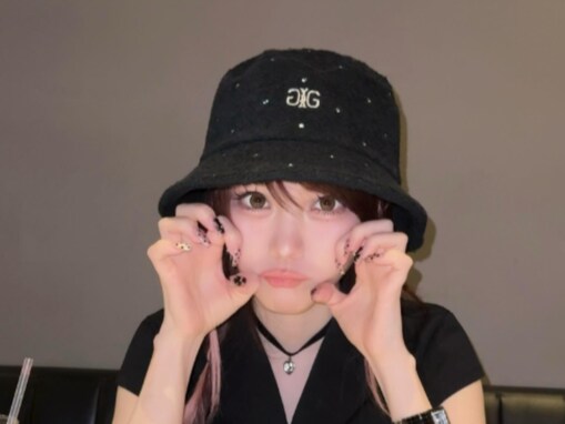 「こんなに綺麗な顔の人日本にいたんや」田中れいな、“手づかみ”食事ショットに「高校生にしか見えん」反響