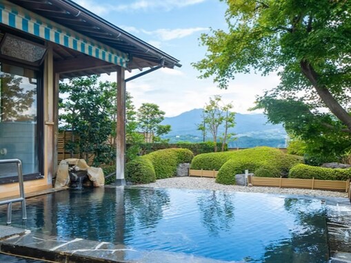 【山梨県の人気日帰り温泉】「武田乃郷 白山温泉」は露天風呂から山々と夜景が望める施設。大村智博士が手掛けたアート溢れる美人の湯でリラックス
