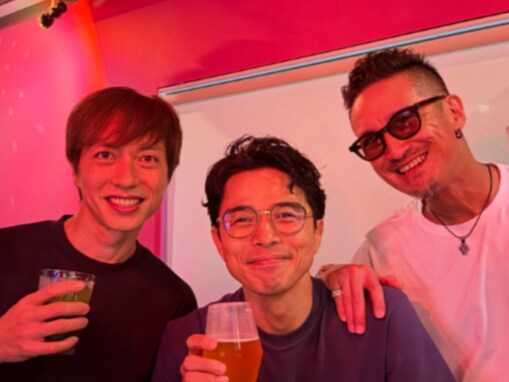 元ジャニーズJr.も！ 井ノ原快彦、豪華メンバーとの飲み会ショット公開「勝利もいる世界線凄過ぎる」