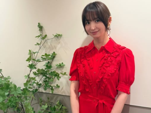 「子供達と顔の大きさ同じ」篠田麻里子、圧倒的小顔が話題に！ 「やっぱり麻里子様の顔の小ささ異常」