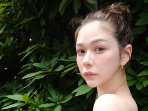 村重杏奈、美デコルテ際立つ大胆肩出しショット！「オフショル似合いすぎてるよーう！」「良いオンナ」